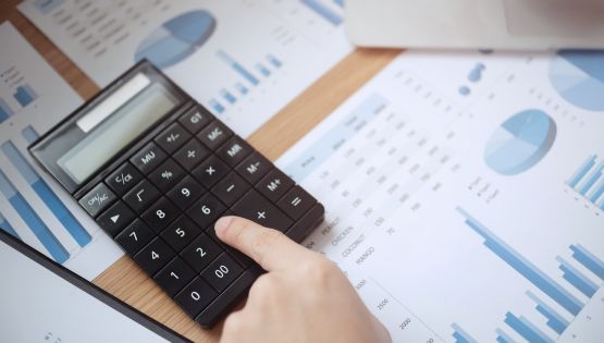 Quanto ganha (sem trabalhar) quem aplica R$ 1mi nos mesmos juros que nos ferram