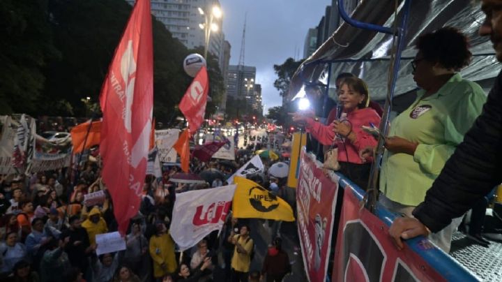 Professores da rede estadual de SP marcam nova greve para maio