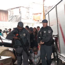 VÍDEO: Tarcísio descumpre ordem do governo Lula e manda PM à Favela do Moinho