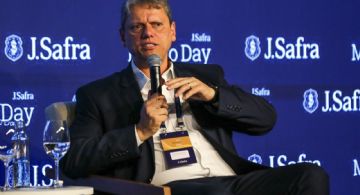 Comunidades científicas se revoltam com projeto de Tarcísio e pedem volta da carreira de pesquisador