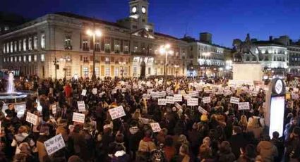 Centenas gritam "vergonha" em Puerta del Sol; a maioria da Espanha apoia Garzón