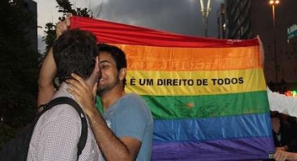 São Paulo: Manifestantes promovem “beijaço” contra Marco Feliciano