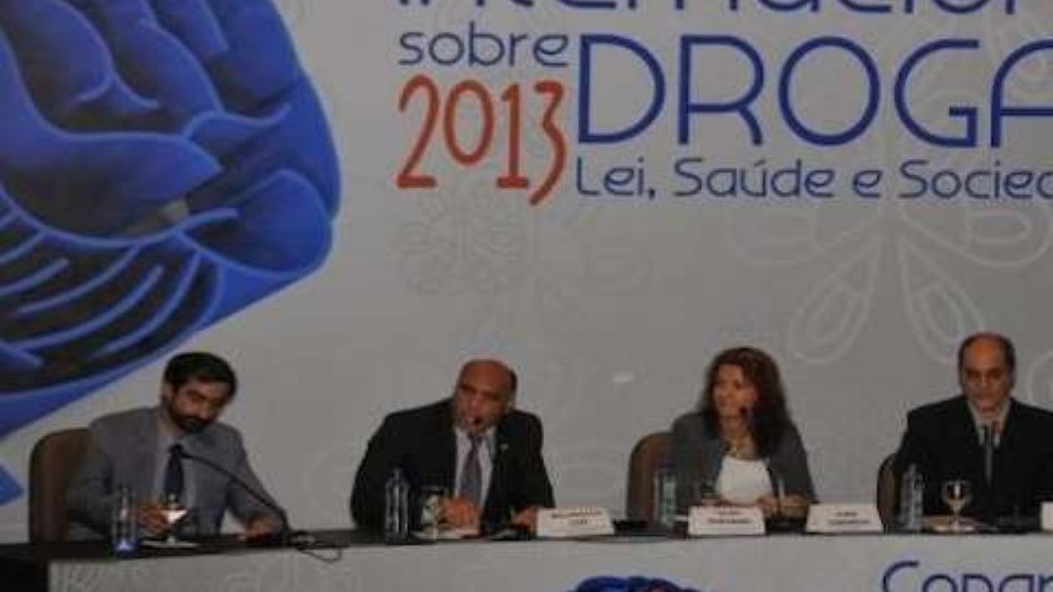 Congresso Internacional sobre Drogas reuniu cerca de 700 participantes, entre representantes de movimentos da sociedade civil, de universidades e do governo (Foto: Antonio Cruz/ABr)