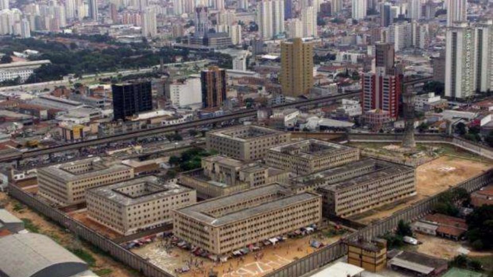 No dia 2 outubro, no Complexo do Carandiru, 111 presos foram assassinados (Foto: Divulgação)