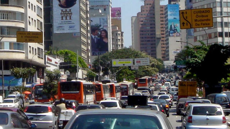 'Essa rede de trilhos é ridícula, e a curto prazo a questão é ônibus e corredor de ônibus' (Mario Roberto Duran Ortiz/Wikicommons)