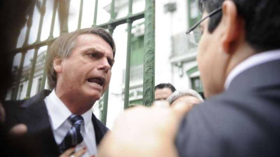 Em visita da Comissão Estadual da Verdade do Rio de Janeiro ao antigo prédio do DOI-Codi, Bolsonaro se desentende com o senador Randolfe Rodriguez (Foto: Tânia Rêgo/ABr)