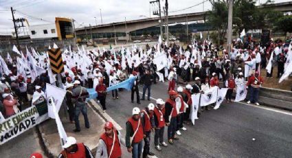 Duas mil pessoas protestam contra propinoduto tucano