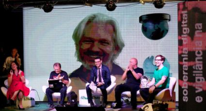 Assange: "Não existe mais diferença entre internet e sociedade"