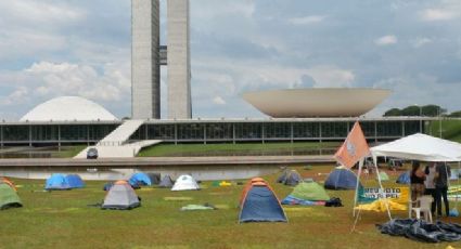 PM desmonta barracas em frente ao Congresso Nacional