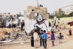 Banksy colore os escombros da Faixa de Gaza em vídeo; assista