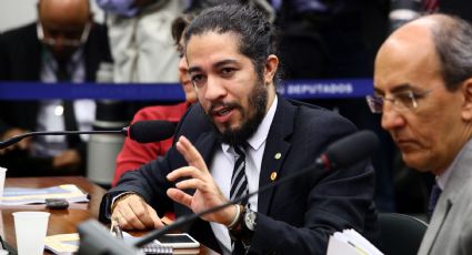 "Congresso não pode passar por cima do cadáver de milhares de mulheres", diz Jean Wyllys