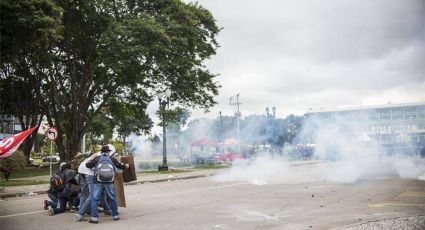 Repressão policial contra professores deixa cem feridos em Curitiba