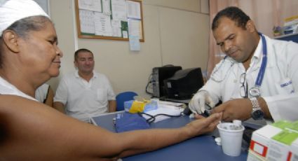 Pelo menos 285 cidades e 36 distritos indígenas estão sem médico após fim da parceria com Cuba