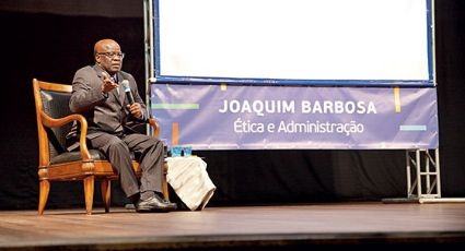 Palestra de R$ 60 mil de Joaquim Barbosa é paga com dinheiro público