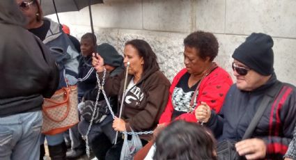 Ambulantes com deficiência protestam contra fim de pontos de comércio no centro de SP