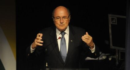 Blatter renuncia à presidência da Fifa e diz que chamará novas eleições