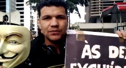 Manifestante com cartaz sobre chacina de Osasco é "convidado a se retirar" da Paulista