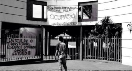 Em dia de mobilização, universitários ocupam 73 campi, fecham rodovias e dão aula pública