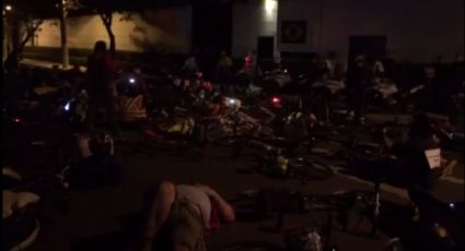 Ciclistas protestam na frente da casa de Doria contra paralisação na expansão das ciclovias