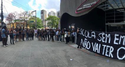 Estudantes interrompem evento do Itaú Unibanco contra privatização de escolas