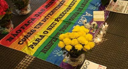 Manifestantes fazem homenagem a ambulante assassinado no metrô de SP