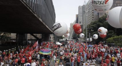 Manifestantes começam a chegar na Avenida Paulista. Confira imagens