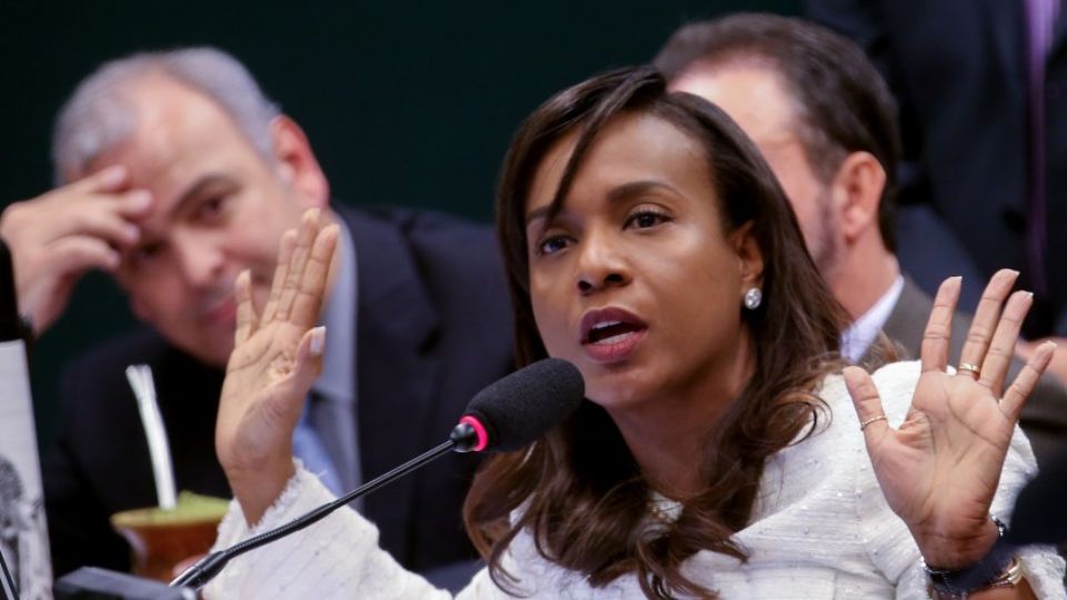 Brasília - Deputada Tia Eron na reunião do Conselho de Ética da Câmara sobre cassação do presidente afastado da Câmara Eduardo Cunha por quebra de decoro parlamentar (Wilson Dias/Agência Brasil)