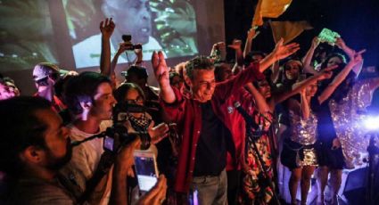 Chico canta “Apesar de Você” em protesto contra Temer; assista