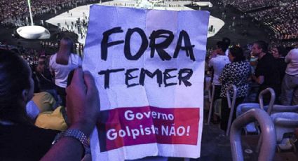 Estudante é retirado da arquibancada de desfile em Brasília por portar adesivo “Fora Temer”