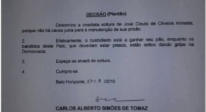 Juiz protesta contra impeachment ao soltar camelô: "Bandidos estão dando golpe na democracia"