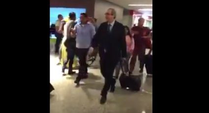 Cunha é xingado de ‘ladrão’ e ‘safado’ no aeroporto de Brasília