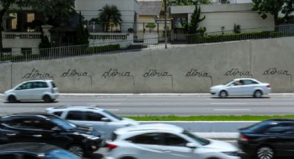 Muros da Avenida 23 de Maio aparecem pichados com o nome de Doria