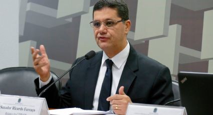 Senador tucano diz que manter mandato de Aécio é "um deboche"