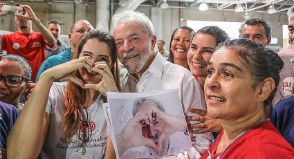 Caravana por Minas: Meninas de coral surpreendem Lula com uma linda homenagem