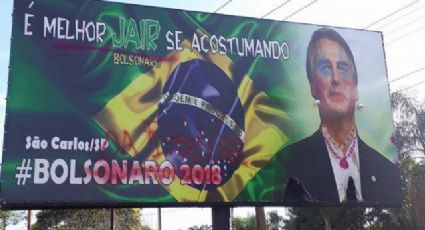 Na véspera de Natal, outdoor de Bolsonaro aparece pichado e com o político de "maquiagem"