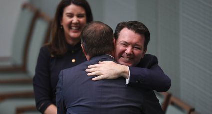 Na Austrália, deputado pede a mão do companheiro durante debate sobre casamento gay na Câmara