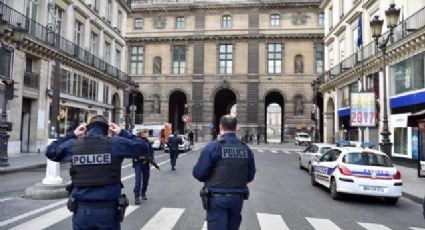 Homem ataca policial aos gritos de "Allahu Akbar" no museu do Louvre e é baleado