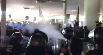 Policiais Civis tentam invadir Congresso em protesto contra a reforma da Previdência