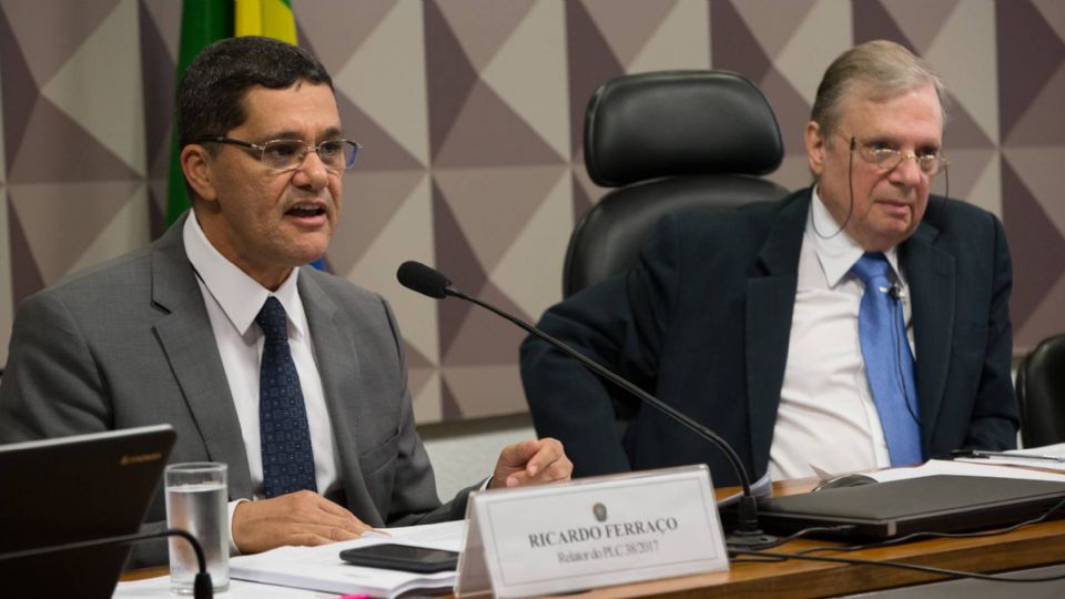 30/05/2017- Brasília- DF, Brasil- O senador Ricardo Ferraço durante sessão na Comissão de Assuntos Econômicos (CAE) para discutir parecer do relator para o projeto de reforma trabalhista (PLC 38/2017)
Foto: Lula Marques / AGPT