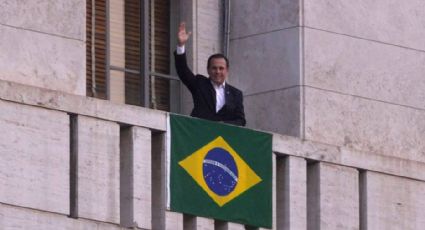 Obcecado pela prisão de Lula, Doria pendura bandeira do Brasil em apoio a Moro