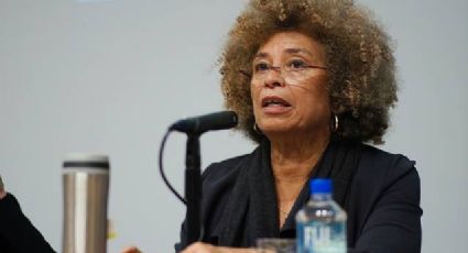 Em palestra, Angela Davis critica Bolsonaro e cita Marielle e Preta como símbolos de liberdade