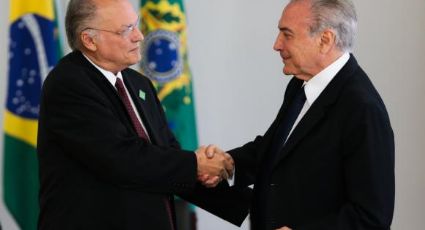 Roberto Freire, ex-ministro de Temer, diz em entrevista que pode votar a favor do impeachment