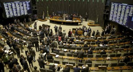 Comissão aprova ‘distritão’ e R$ 3,6 bilhões para campanhas