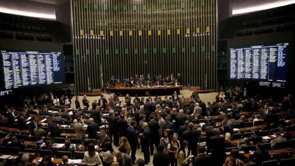 05/04/2017- Brasília- DF- Brasil-  Plenário da Câmara dos Deputados durante votação do projeto que oferece moratória na dívida com a União a estados superendividados, em troca de ajuste fiscal 
Foto: Wilson Dias / Agência Brasil