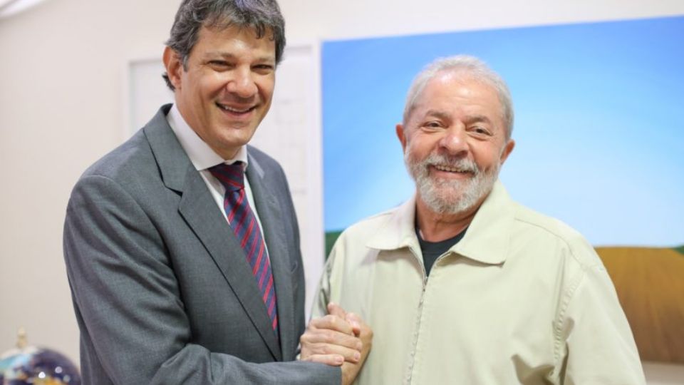 O ex-presidente Luiz Inácio Lula da Silva junto com o ex-prefeito de São Paulo, Fernando Hadaad (PT-SP),  em registro de encontro no Instituto Lula. Foto: Ricardo Stuckert