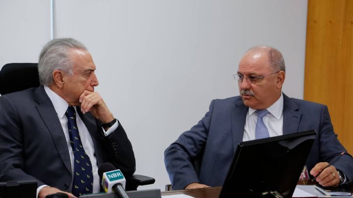 Temer e Etchegoyen podem ter assinado novo AI-5