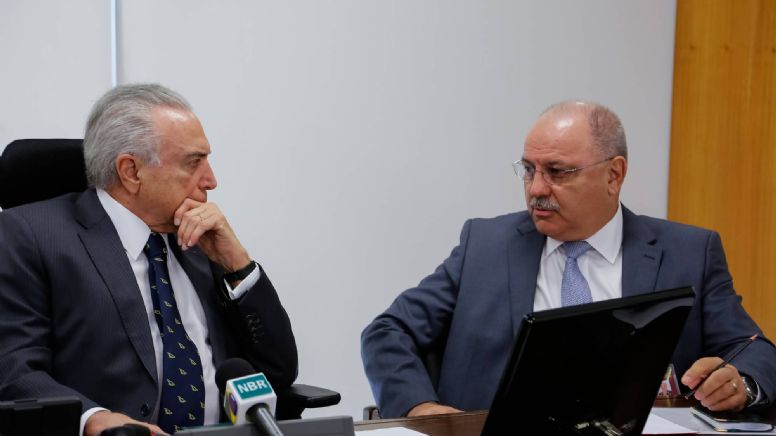 Temer e Etchegoyen podem ter assinado novo AI-5