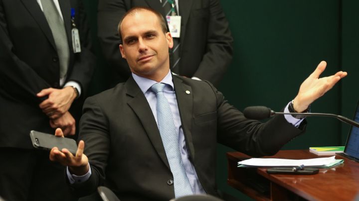 Eduardo Bolsonaro quer expulsão e recusa de matrícula para alunos que depredarem patrimônio