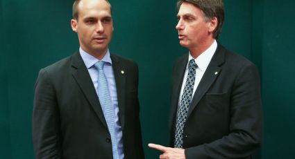 Embaixada nos EUA: Juiz da Bahia intima Bolsonaro e Eduardo a darem explicações