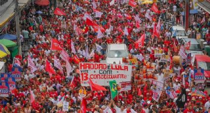 No último dia de campanha, Haddad e Rui Costa arrastam multidão pelas ruas de Feira de Santana